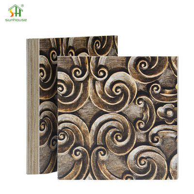 Un buen precio. Tablero de madera contrachapada de melamina para uso en decoración exterior interior en línea