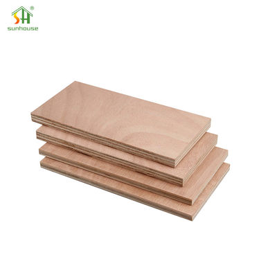 Un buen precio. Uso de la decoración exterior interior del tablero de madera contrachapada de la melamina de la madera contrachapada para el uso de la aplicación de la construcción de edificios en línea