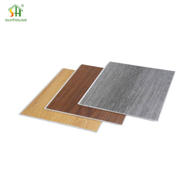 Un buen precio. Tablón de suelo resistente a los rayos UV resistente al agua con núcleo rígido SPC para uso en decoración exterior interior en línea