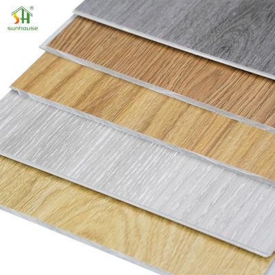 Un buen precio. Tablón de suelo con núcleo rígido SPC Click para uso en decoración interior y exterior en línea