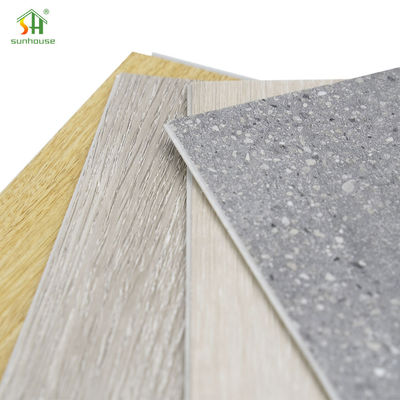 Piso de vinilo de lujo SPC Click / piso de vinilo de lujo de núcleo rígido SPC para oficinas