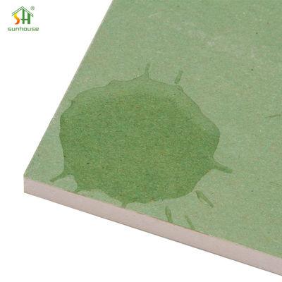 Un buen precio. 9mm Junta de yeso resistente a la humedad Panel de yeso acústico ligero Certificado ISO en línea