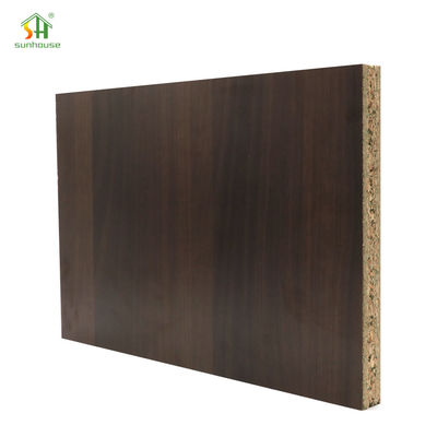 Un buen precio. Panel de aglomerado de melamina laminada blanca resistente al agua para uso en decoración exterior interior en línea