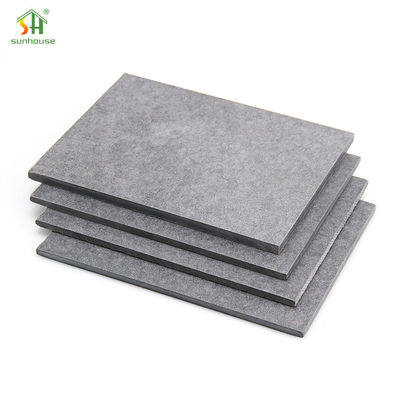 Un buen precio. Panel incombustible del tablero del fibrocemento del fibrocemento para el uso interior de la decoración exterior en línea