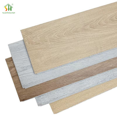 Un buen precio. Tablón de suelo impermeable SPC Click para uso en decoración exterior interior en línea
