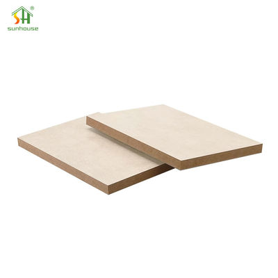 Un buen precio. Uso de la decoración exterior interior del tablero del MDF de la melamina del MDF de la melamina para el uso de la aplicación de la construcción de edificios en línea