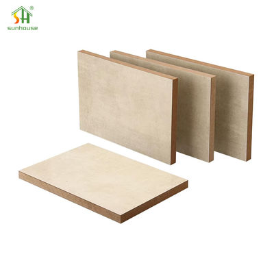 Un buen precio. Tablero MDF de melamina MDF resistente a la humedad para uso en decoración exterior interior en línea