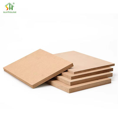 Un buen precio. Tabla de MDF a medida Resistente al agua 9mm 12mm 15mm 18mm Muebles Tabla de MDF en línea