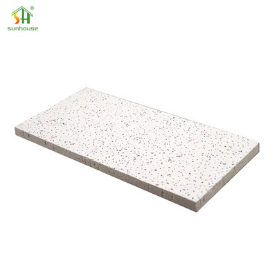 Un buen precio. Tejas impermeables del techo de la fibra mineral de la teja del techo para el uso interior exterior de la decoración en línea