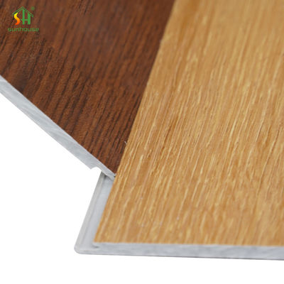 Un buen precio. SPC del tablero del suelo del vinilo del dormitorio haga clic en el suelo para el uso interior de la decoración exterior en línea