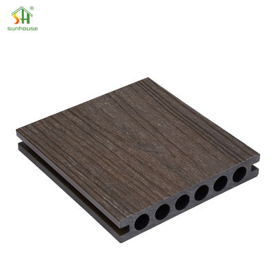 Un buen precio. Co Decking compuesto extruido 25mm Panel de piso de WPC impermeable para balcón comercial en línea