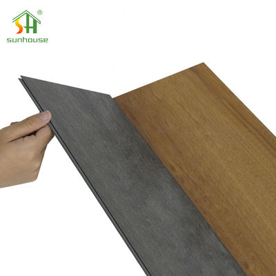 Un buen precio. Tablón de suelo de clic SPC con núcleo rígido de capa de desgaste para uso en decoración exterior interior en línea