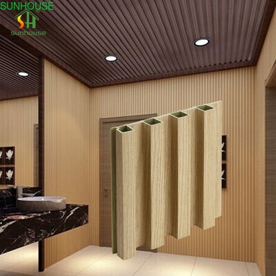 Un buen precio. Panel de pared de PVC WPC para aplicaciones de sistema de revestimiento de paredes exteriores Aplicación de decoración de edificios modernos en línea