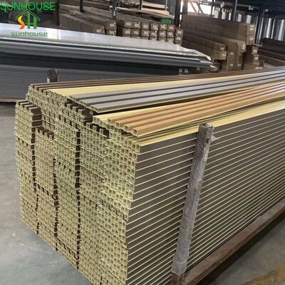 Un buen precio. Panel de pared impermeable de WPC para aplicaciones de revestimiento de decoración de interiores en línea