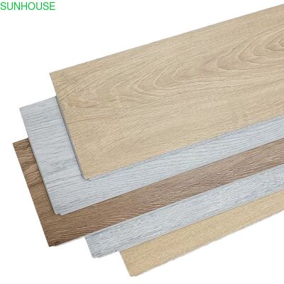 Un buen precio. 4.5Mm SPC Vinyl Plank Flooring LVT Click System Impermeable a los arañazos Resistente a los arañazos Instalación fácil Parquet de material de PVC para hoteles en línea